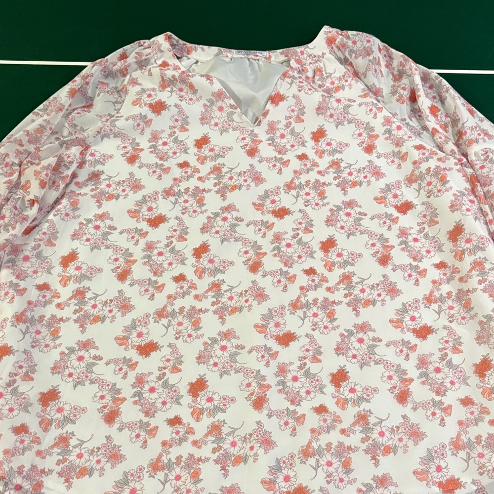 Chic Floral Long Sleeve Tee in White and Pink